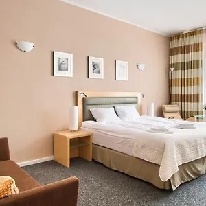 https://404-rooms-and-apartments.warsawhotelspoland.com